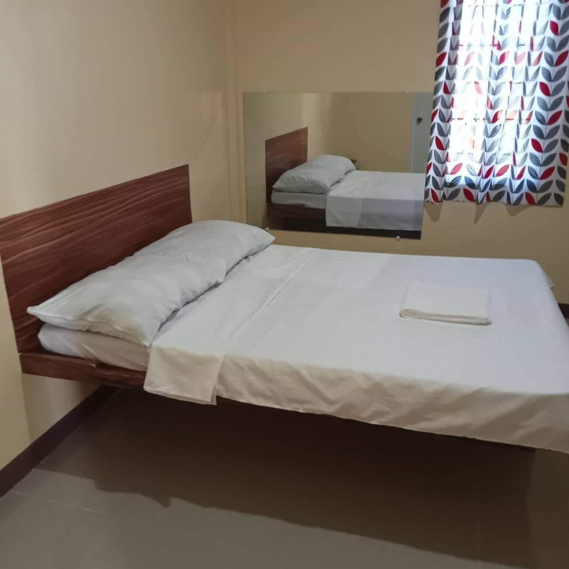 <b class="font-bara"><i class="bi bi-geo-fill h4"></i> ROZANO MOTEL</b> <br/>Located at Brgy.San Juan, Madrid, Surigao del Sur

Contact Number: 09692812814